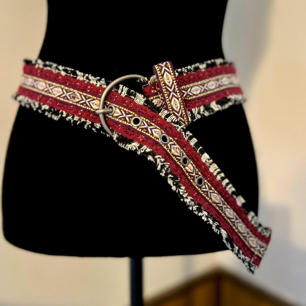 Boho ladies belt. 5 holes to fit waists from 31”-36”. Good used condition.